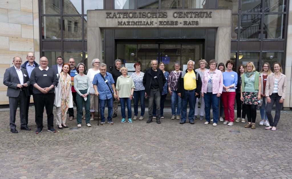 Die Mitglieder des neu zusammengesetzten Katholischen Stadtgremiums trafen sich am Dienstag zu ihrer ersten Sitzung im Katholischen Centrum. Foto: Michael Bodin / Kath. Stadtkirche Dortmund