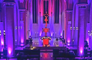 Ambiente-Gottesdienst mit Licht, Kerzen, Klangschale und Flöte