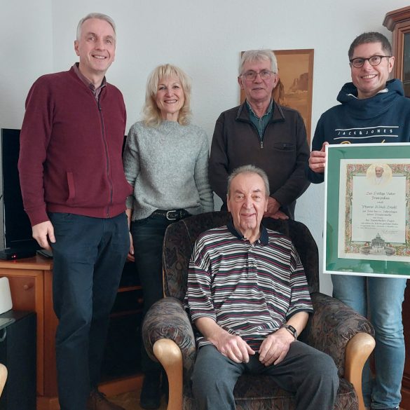 Pfarrer Uli Stahl zum Goldenen Priesterjubiläum gratuliert