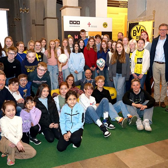 Schülerinnen und Schüler präsentieren Kunst zur EM in der BVB-Gründerkirche