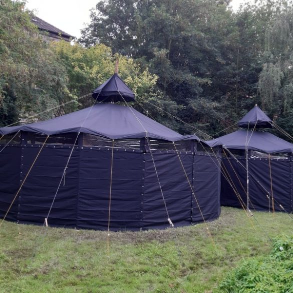 Welcome Zelt an der BVB-Gründerkirche