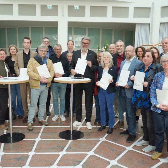 „arm_in_Arm“ – Übergabe sozialpolitisches Forderungspapier