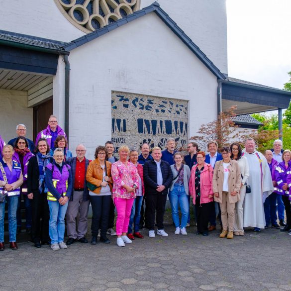 16 neu ausgebildete Ehrenamtler*innen unterstützen jetzt die Notfallseelsorge