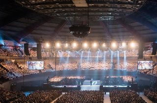 3.000 Bäume zu verschenken: Ministerin Mona Neubaur unterstützt Musical-Aktion für Nachhaltigkeit