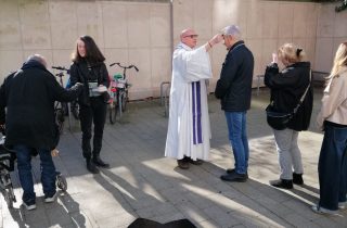 Aschekreuz am Mittwoch nach der „Messe zur Marktzeit“